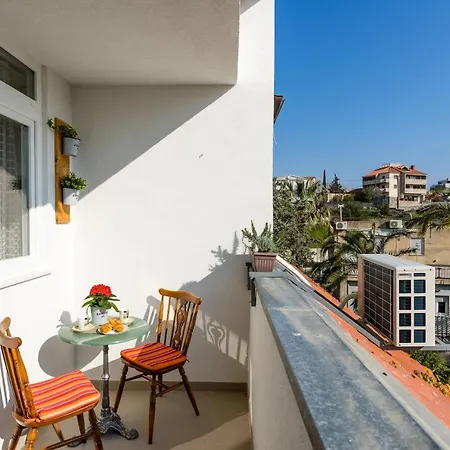 Romana Apartment *