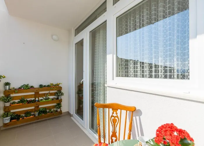 Romana Near Znjan Apartamento