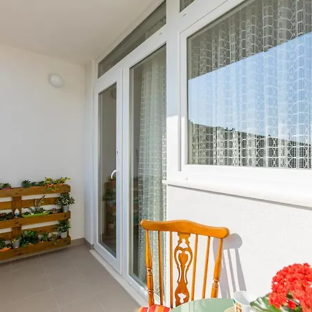 Romana Near Znjan Apartament